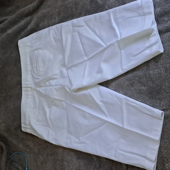 St. Johns Bay White Crop Shorts - Picture 6 of 6